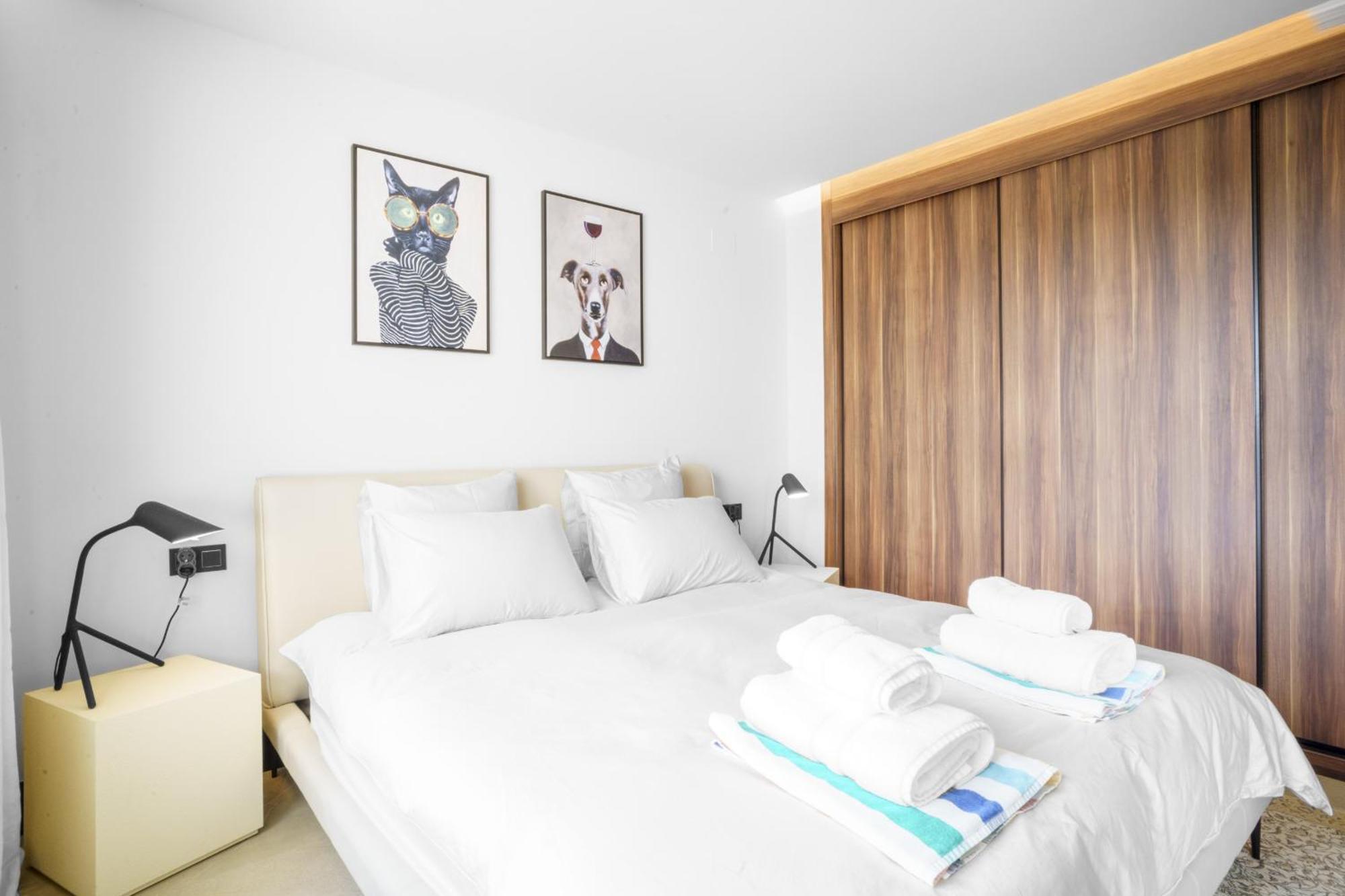 Lakes - 3 Bedroom *