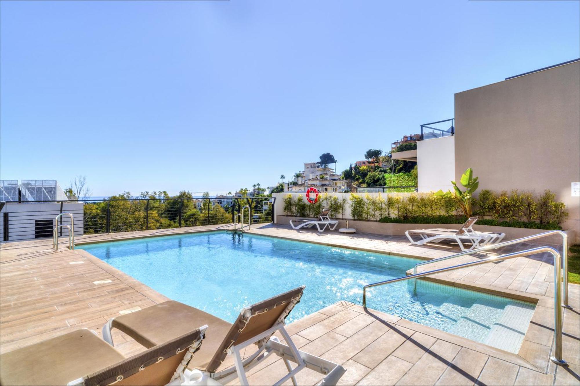 Lakes - 3 Bedroom Apartment *